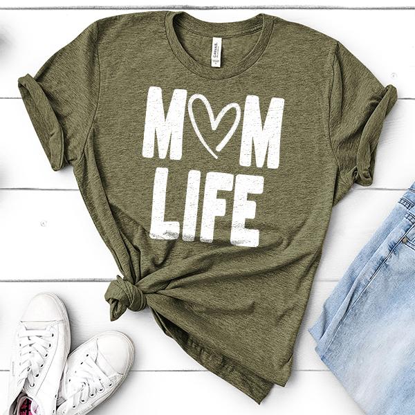 Mom Life with Heart - Short Sleeve Tee Shirt